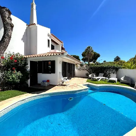 Villa Traditional With Pool By Homing Vilamoura