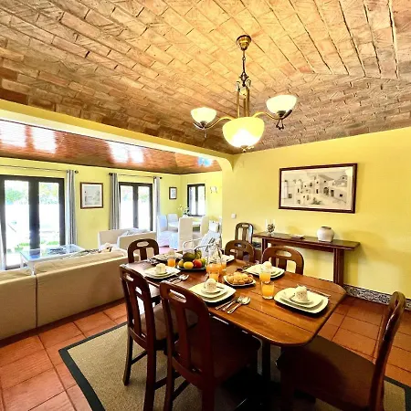 Traditional With Pool By Homing Vilamoura
