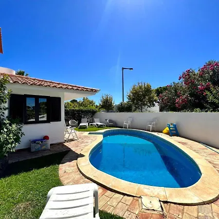 Villa Traditional With Pool By Homing Vilamoura