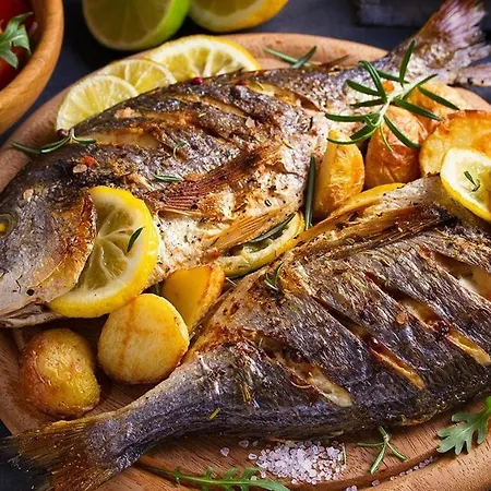 Traditional With Pool By Homing Villa *